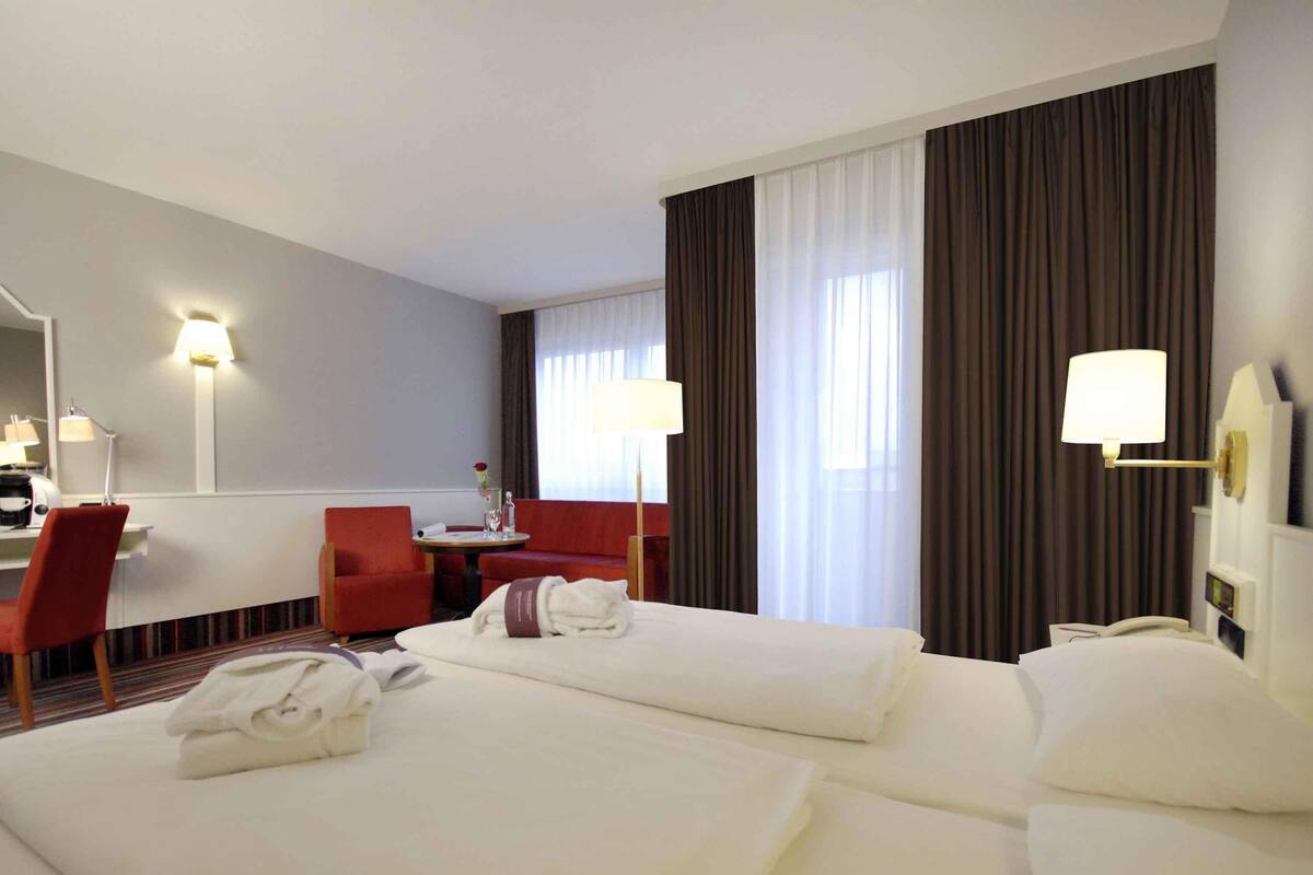 Literie hypoallergénique, minibar, coffres-forts dans les chambres