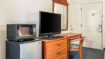 Wifi gratis, ropa de cama y despertador
