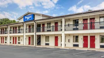 Guest rooms are available on two levels, each with an entrance.