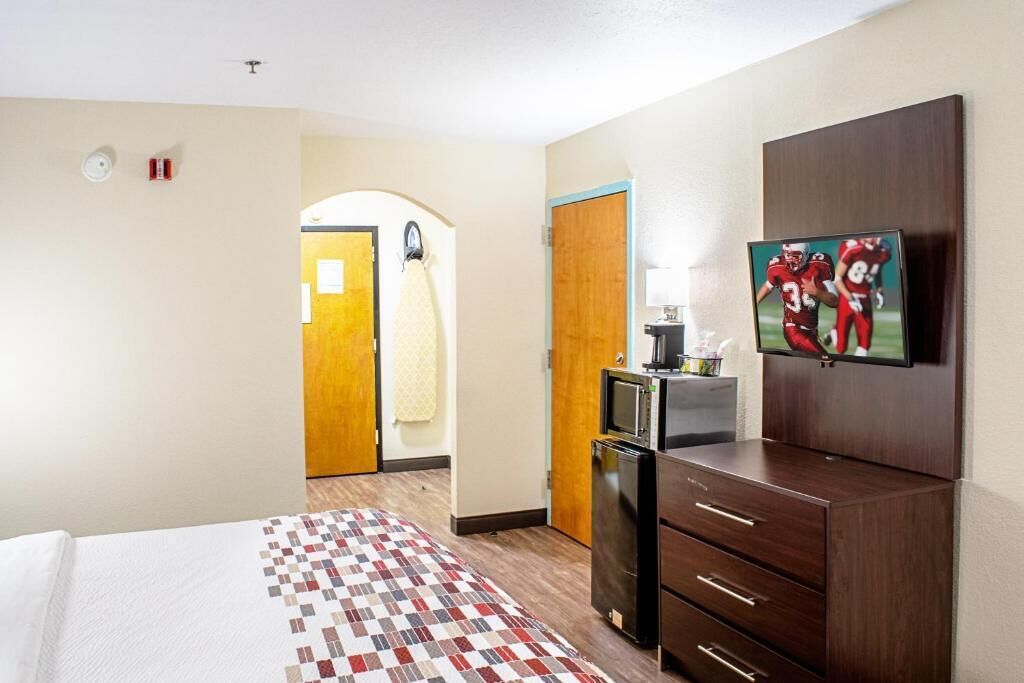 Desk, iron/ironing board, free WiFi, bed sheets