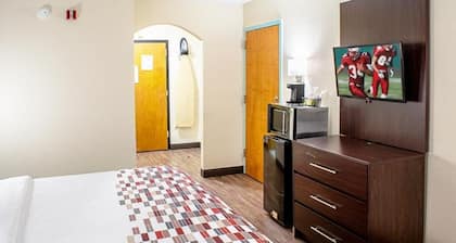 Red Roof Inn & Suites Middletown - Franklin