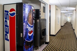 Vending machine - Red Roof Inn & Suites Middletown - Franklin (Franklin)