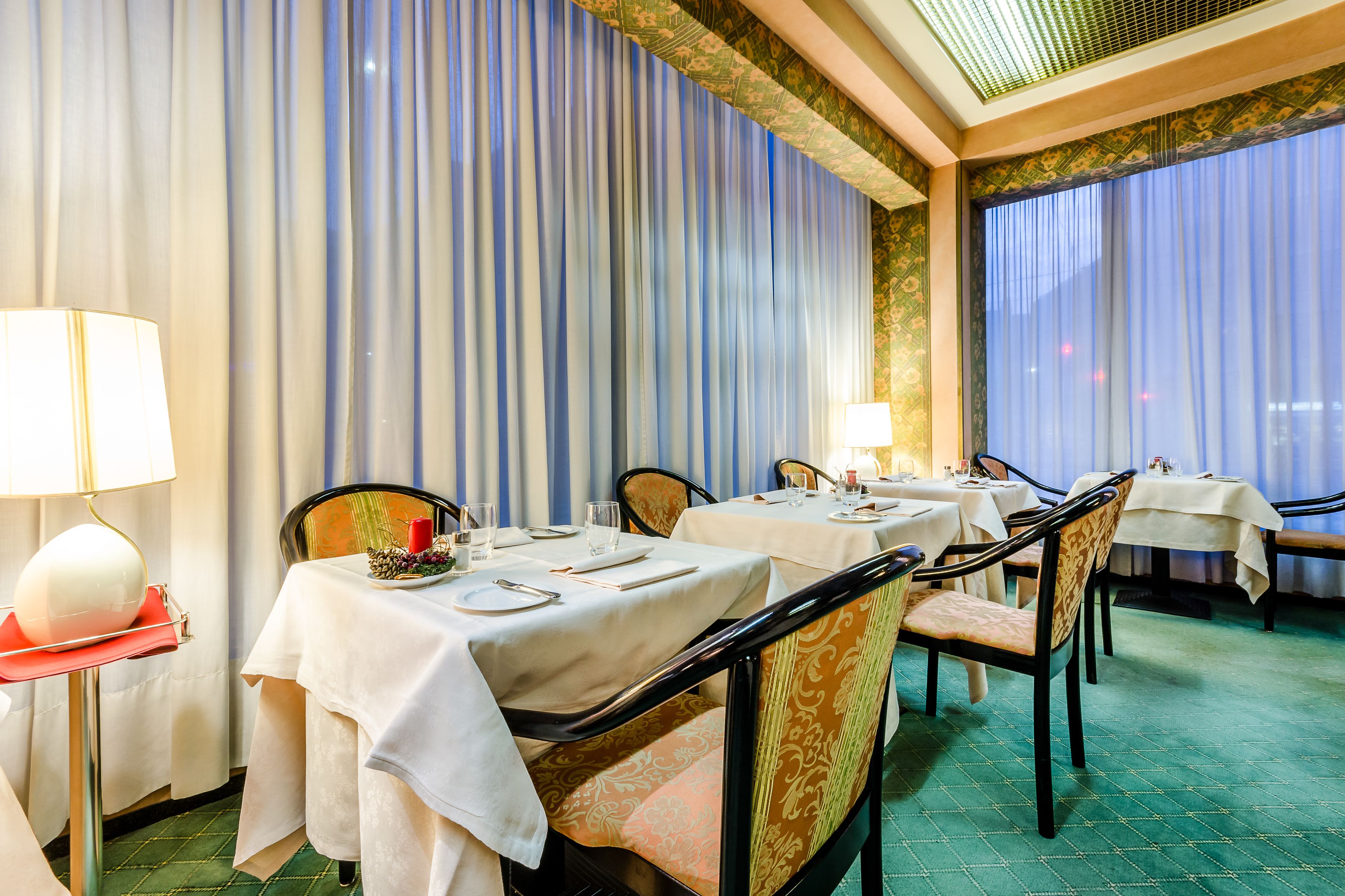 breakfast, lunch and dinner served