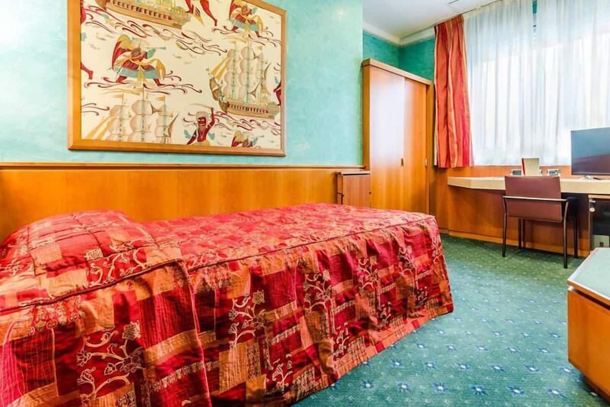 Single Room | Down comforters, minibar, in-room safe, desk
