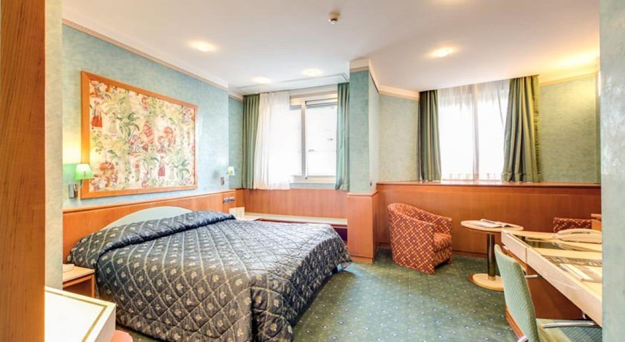 Couette en duvet, minibar, coffre-fort, bureau