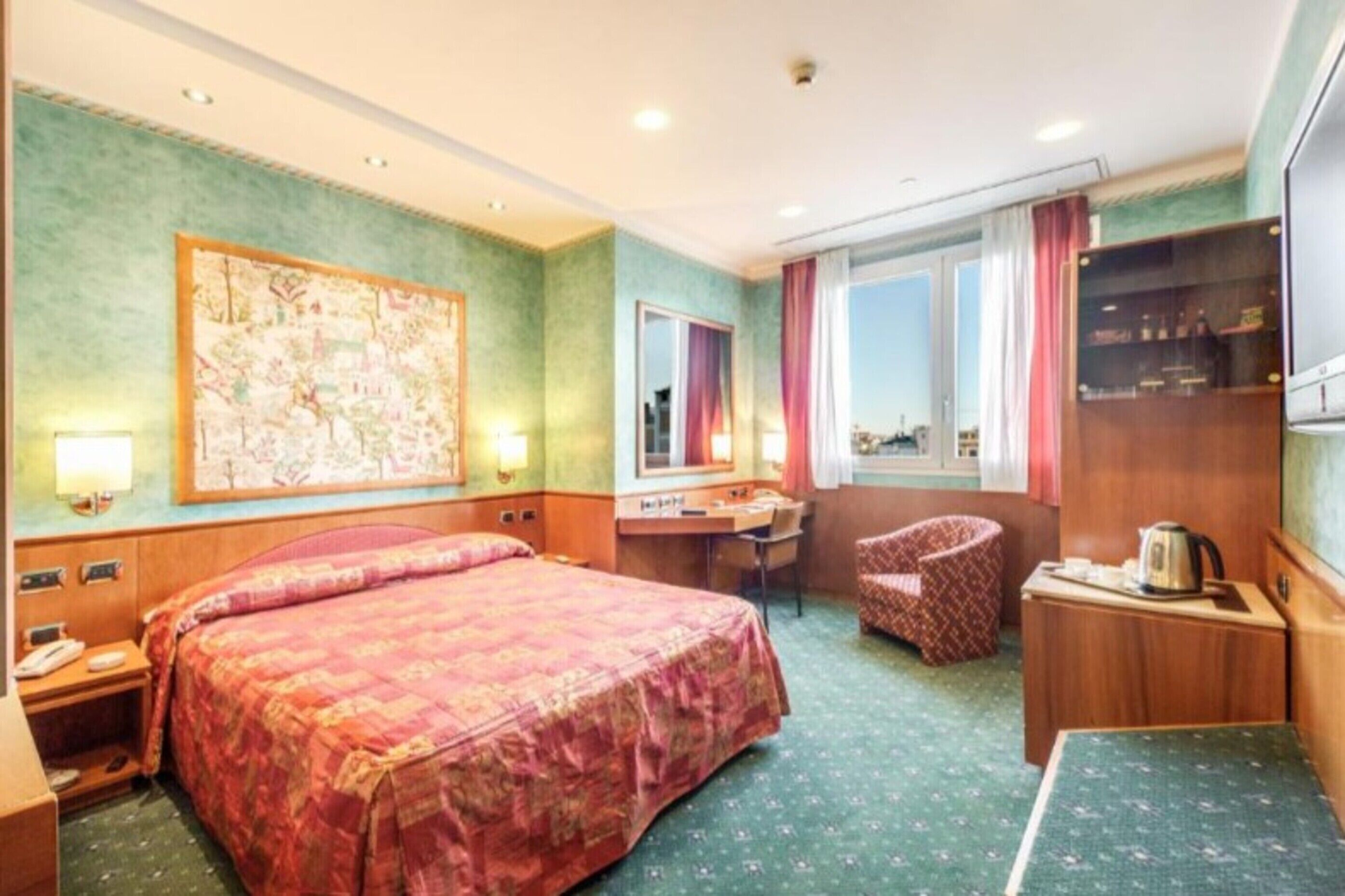 Couette en duvet, minibar, coffre-fort, bureau