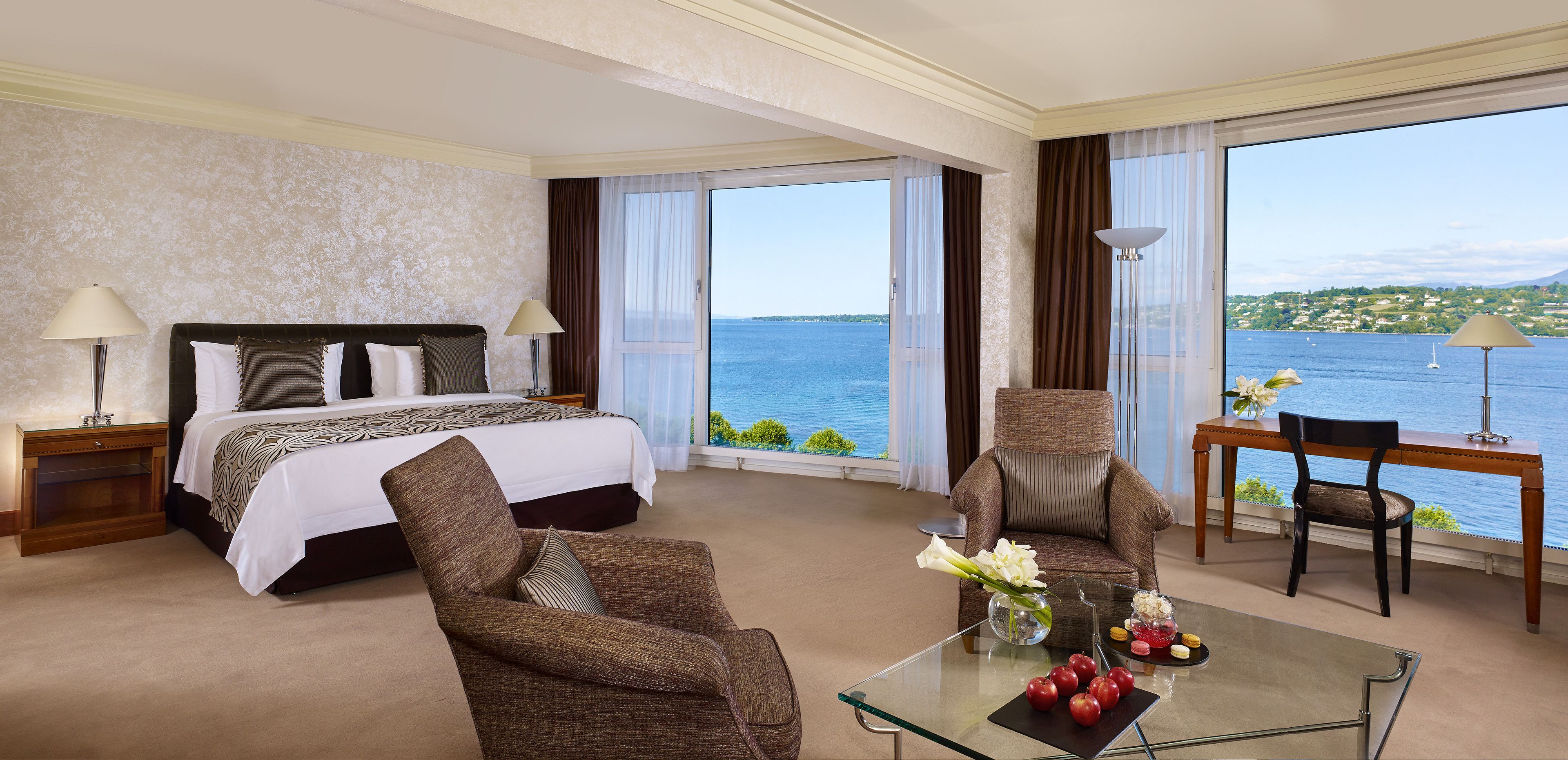 1 bedroom, premium bedding, pillow-top beds, minibar