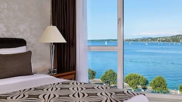 Suíte júnior, 1 cama King, para não fumantes, vista para o lago | 1 quarto, roupas de cama premium, camas com colchões pillow-top