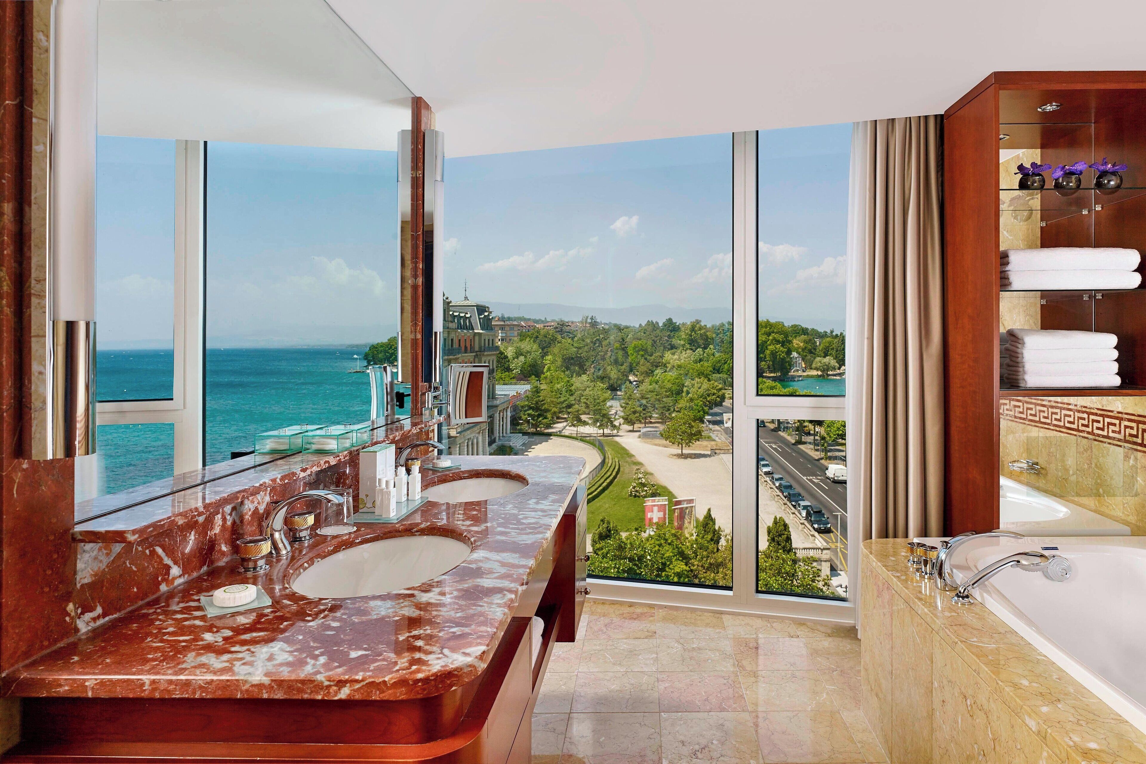 presidential suite, 1 bedroom | bathroom | combined shower/bathtub, designer toiletries, hair dryer, bathrobes