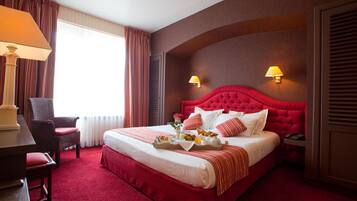 Phòng Tiêu chuẩn | Bàn, khu vực làm việc phù hợp cho laptop, bàn ủi/dụng cụ ủi quần áo