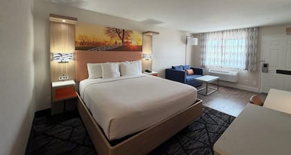 Days Inn by Wyndham Granbury