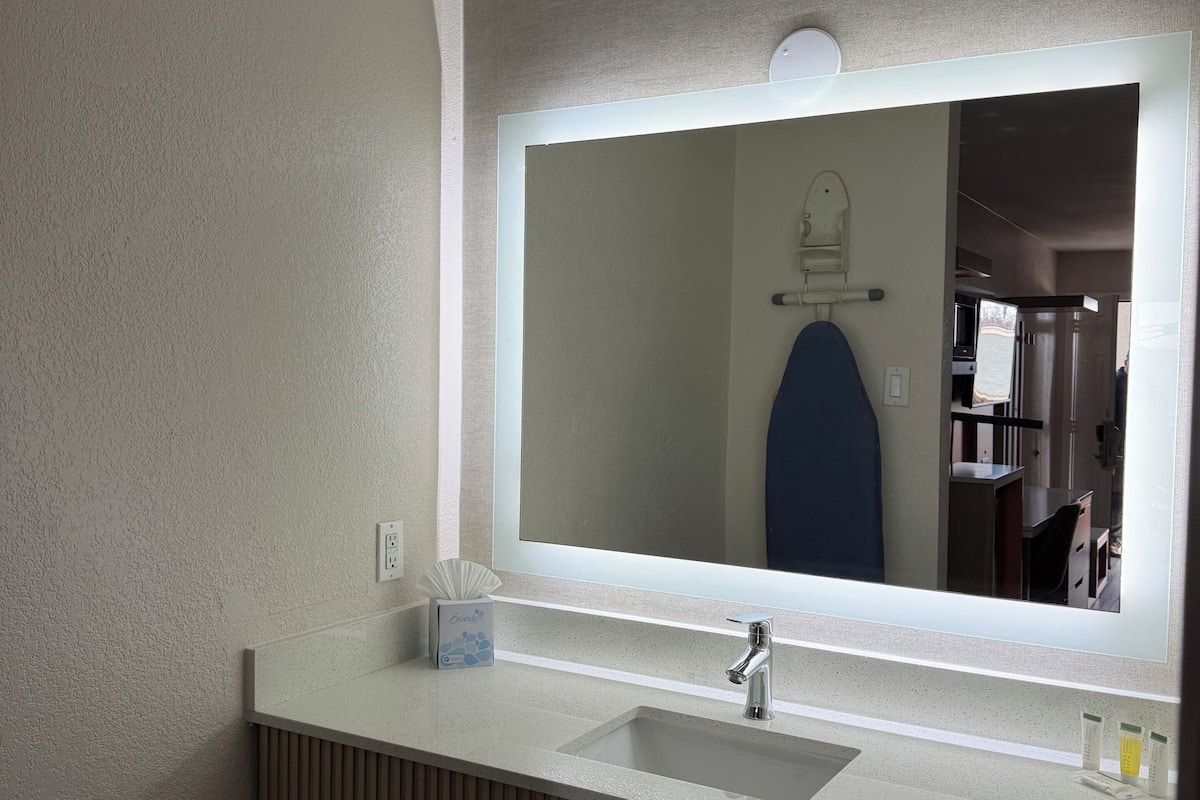 Douche hydromassante, articles de toilette gratuits, sĂšche-cheveux