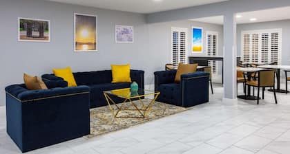 Days Inn by Wyndham Granbury