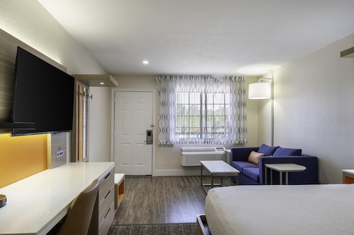 Days Inn by Wyndham Granbury