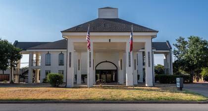 Days Inn by Wyndham Granbury