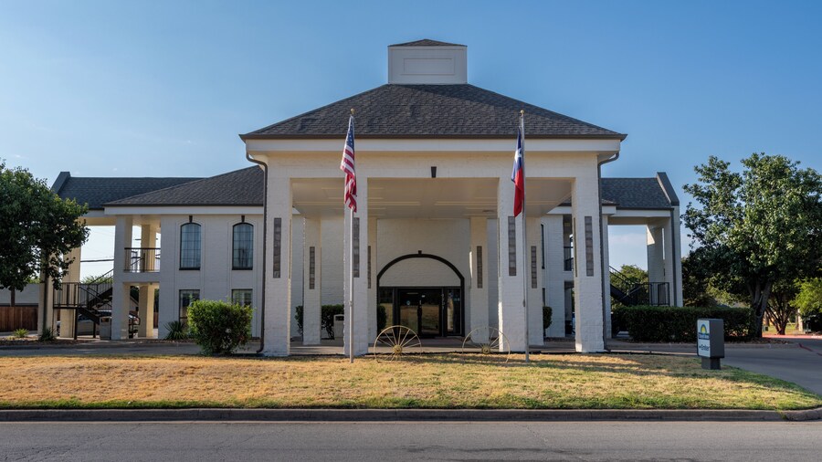 Days Inn by Wyndham Granbury