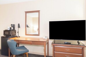 Chambre Standard, 1 grand lit | Bureau, fer et planche à repasser, Wi-Fi gratuit, draps fournis