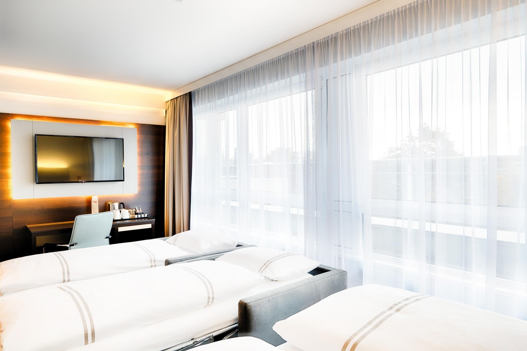 Family Quadruple Room | In-room safe, soundproofing, free WiFi