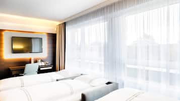 Family Quadruple Room | In-room safe, soundproofing, free WiFi