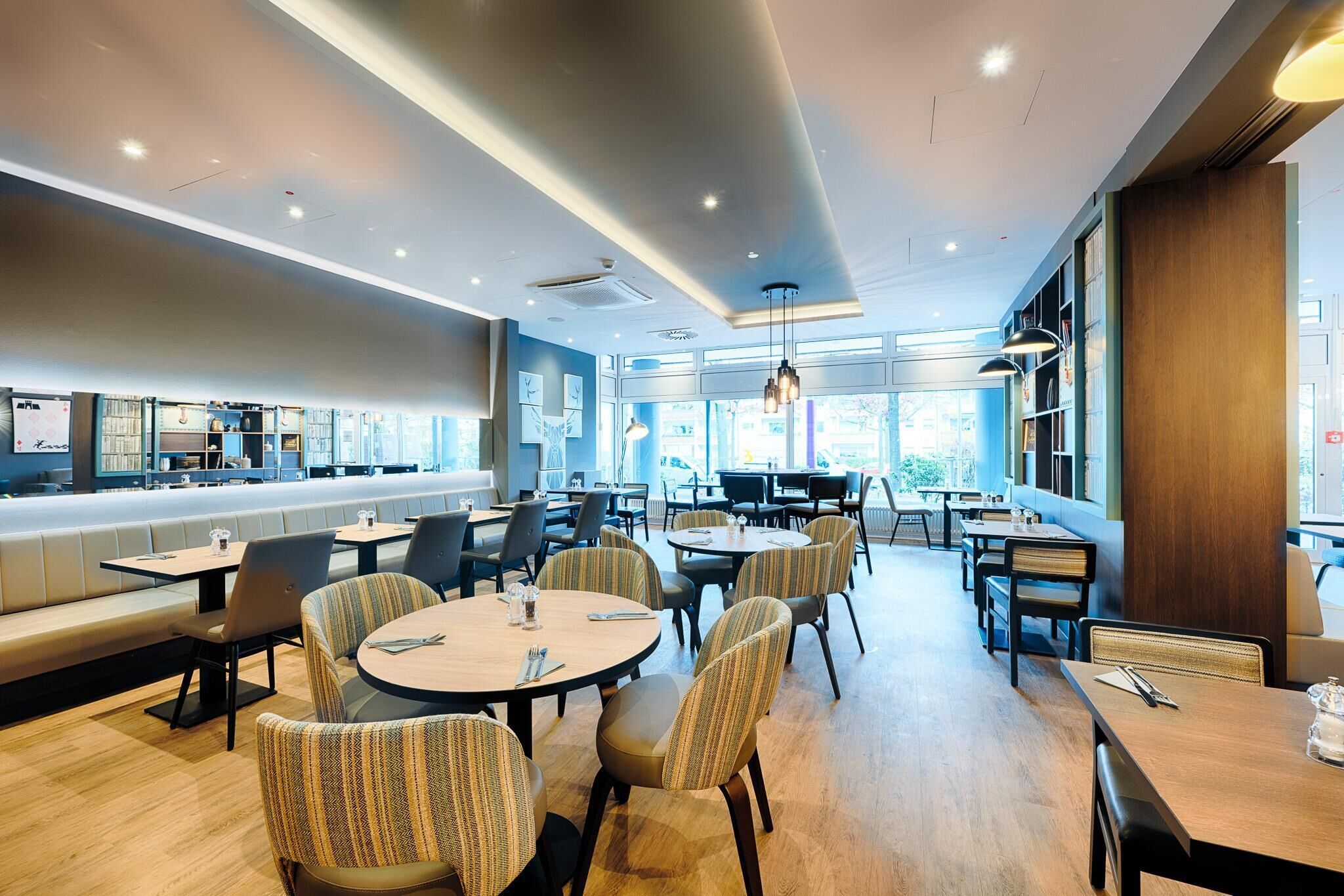 Desayuno buffet diario (EUR 17.9 por persona)