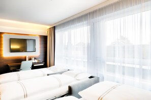 Family Quadruple Room - Premier Inn Köln City Centre (Cologne)