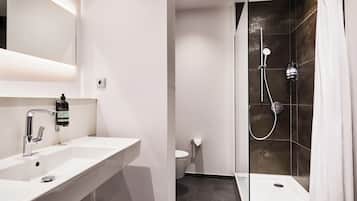 Superior-Doppelzimmer | Badezimmer | Kostenlose Toilettenartikel