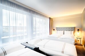 Family Quadruple Room | 1 bedroom, in-room safe, soundproofing, free WiFi