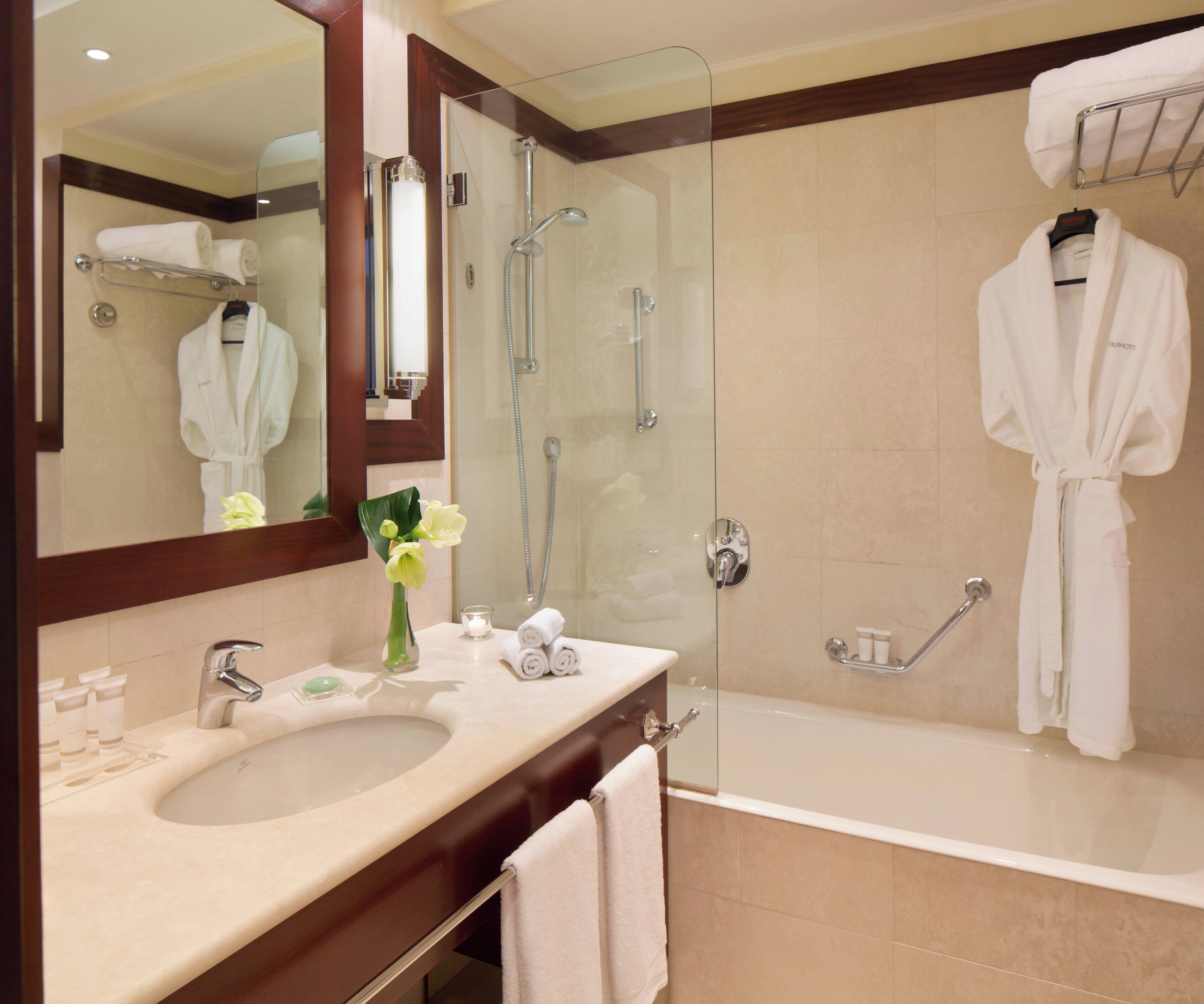 family room (2 adulti + 2 bambini) | bathroom | combined shower/bathtub, free toiletries, hair dryer, bidet