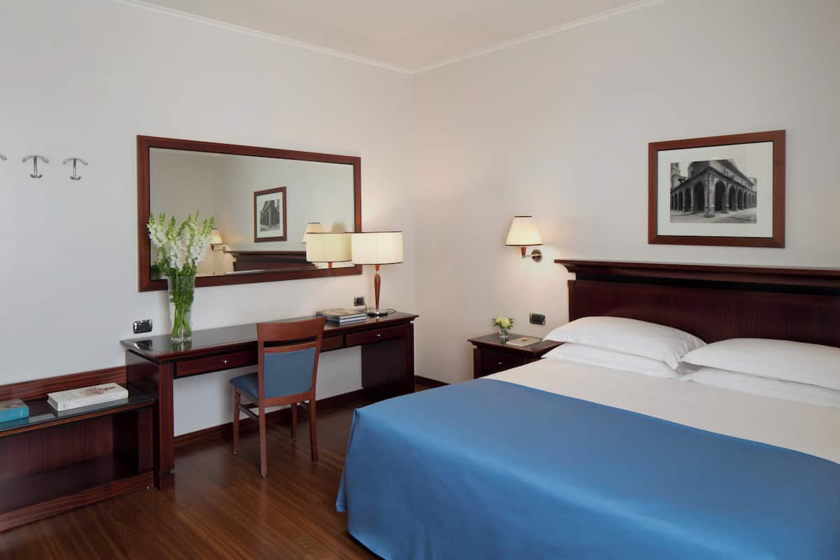 Minibar, in-room safe, individually furnished, desk