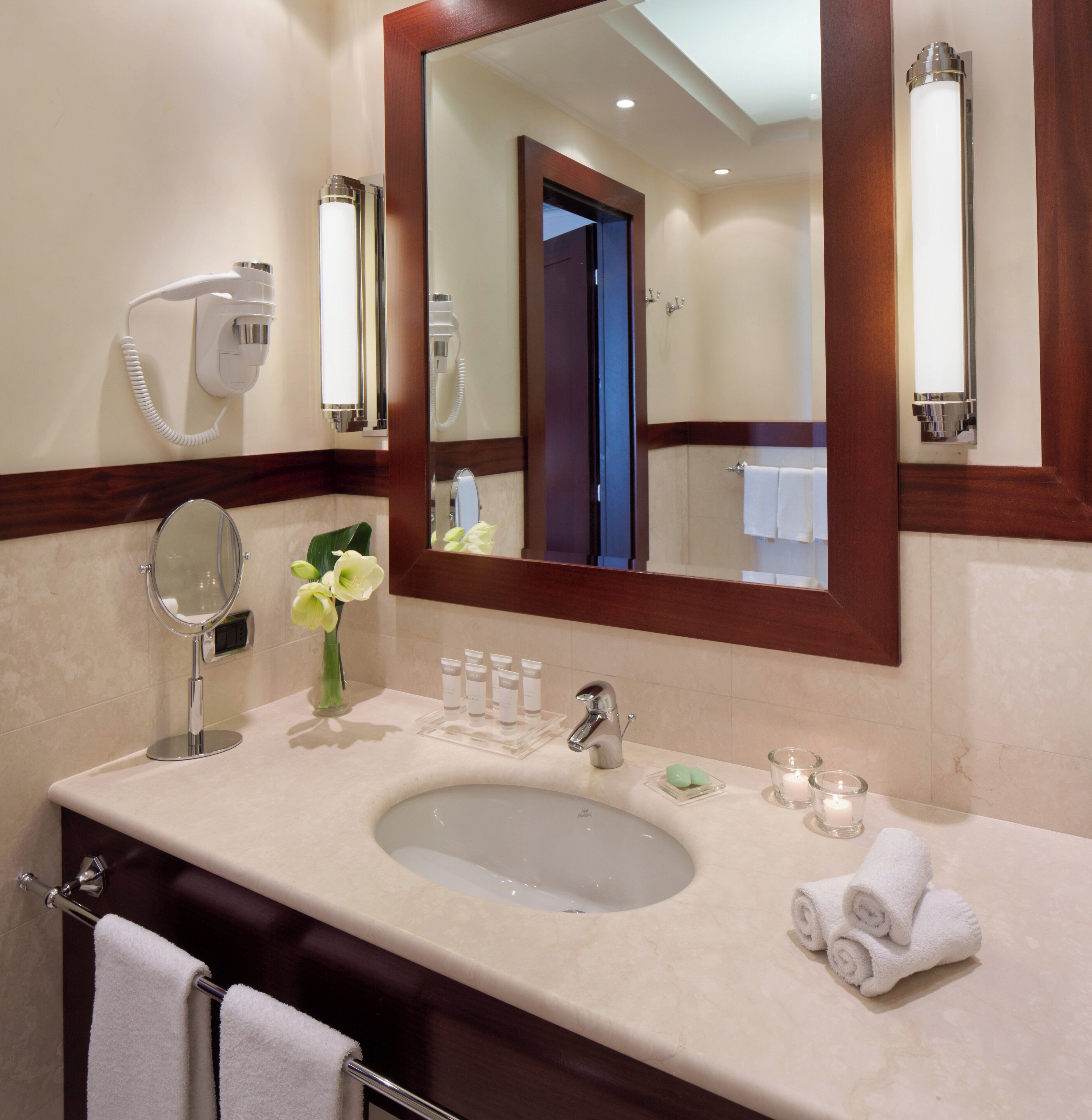 family room (2 adulti + 2 bambini) | bathroom | combined shower/bathtub, free toiletries, hair dryer, bidet