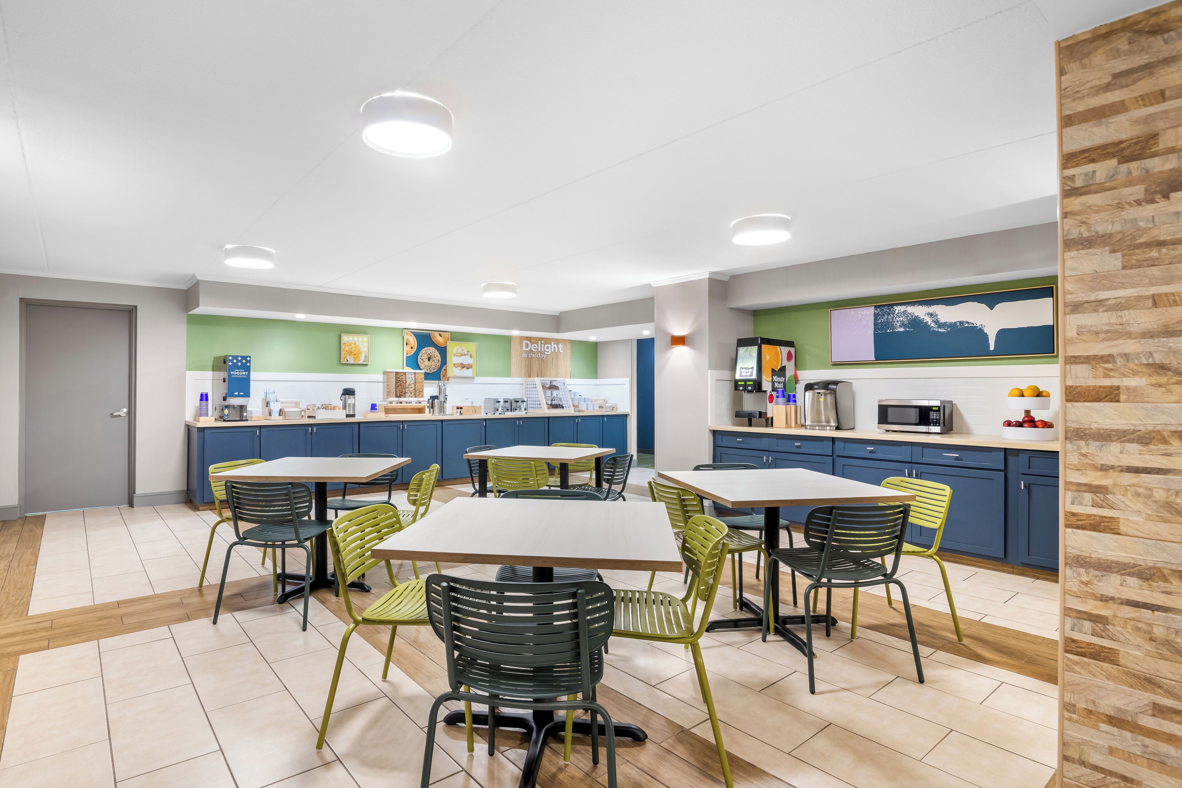 free daily continental breakfast