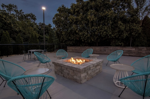 Spark by Hilton Roanoke Civic Center