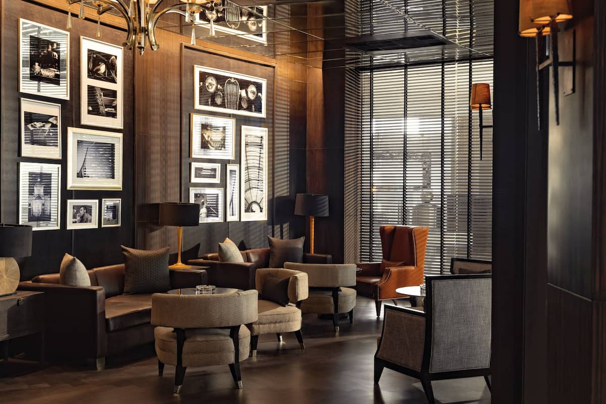 4 restaurants, breakfast, lunch, dinner served; international cuisine