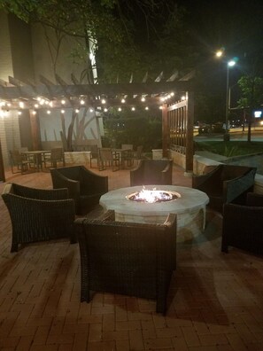 BBQ/picnic Area - Country Inn & Suites by Radisson, Hoffman Estates, IL (Hoffman Estates)