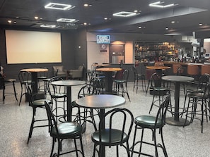 Sports bar - Clarion Inn & Suites Dothan South (Dothan)
