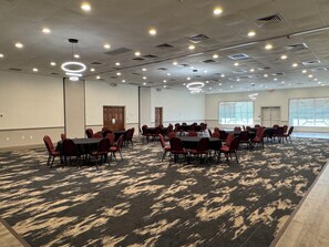 Ballroom - Clarion Inn & Suites Dothan South (Dothan)