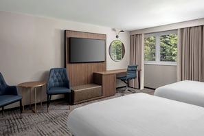 Desk, laptop workspace, soundproofing, iron/ironing board - Delta Hotels by Marriott Colchester (Colchester)