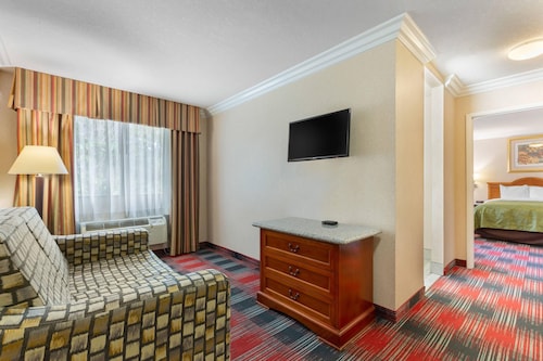 Quality Inn & Suites Oceanside near Camp Pendleton