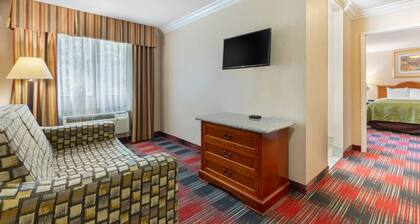 Quality Inn & Suites Oceanside near Camp Pendleton