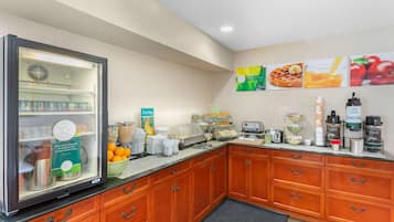 Tägliches inbegriffenes kontinentales Frühstück