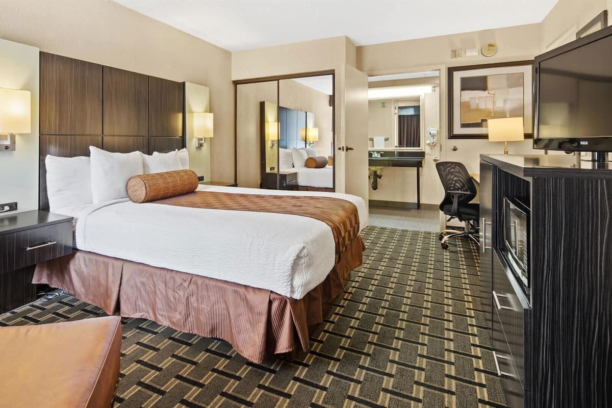 Schreibtisch, laptopgeeigneter Arbeitsplatz, Verdunkelungsvorhänge