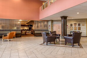 Lobby - Quality Hotel Conference Center Cincinnati Blue Ash (Cincinnati)