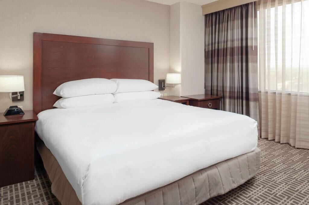 Hypo-allergenic bedding, in-room safe, desk, laptop workspace