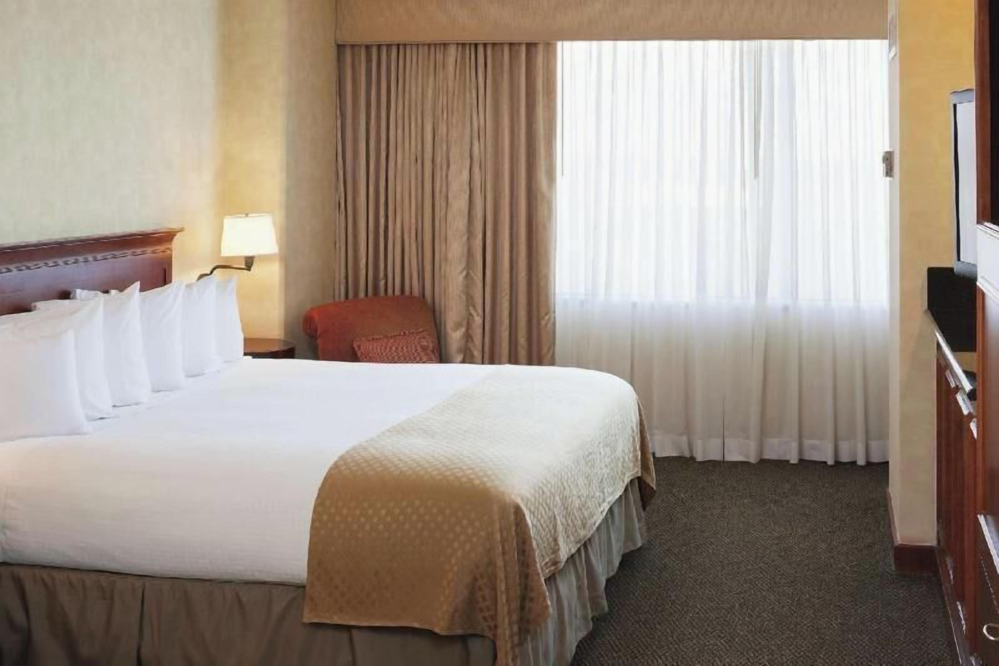 Hypo-allergenic bedding, in-room safe, desk, laptop workspace