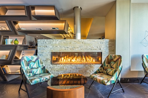 Coin salon dans le hall