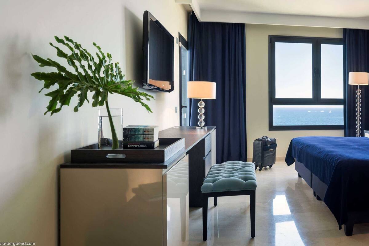 Premium bedding, minibar, in-room safe, desk