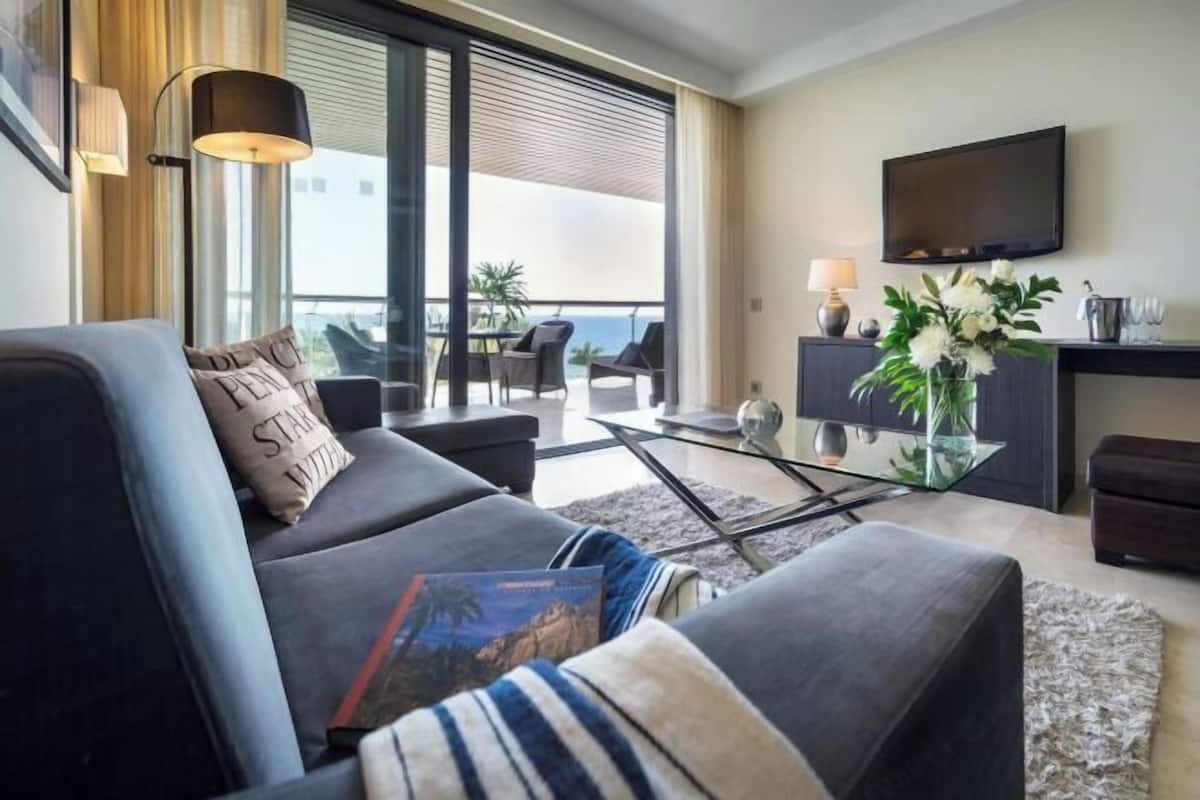 Living area | 44-inch LCD TV with satellite channels, TV, pay movies