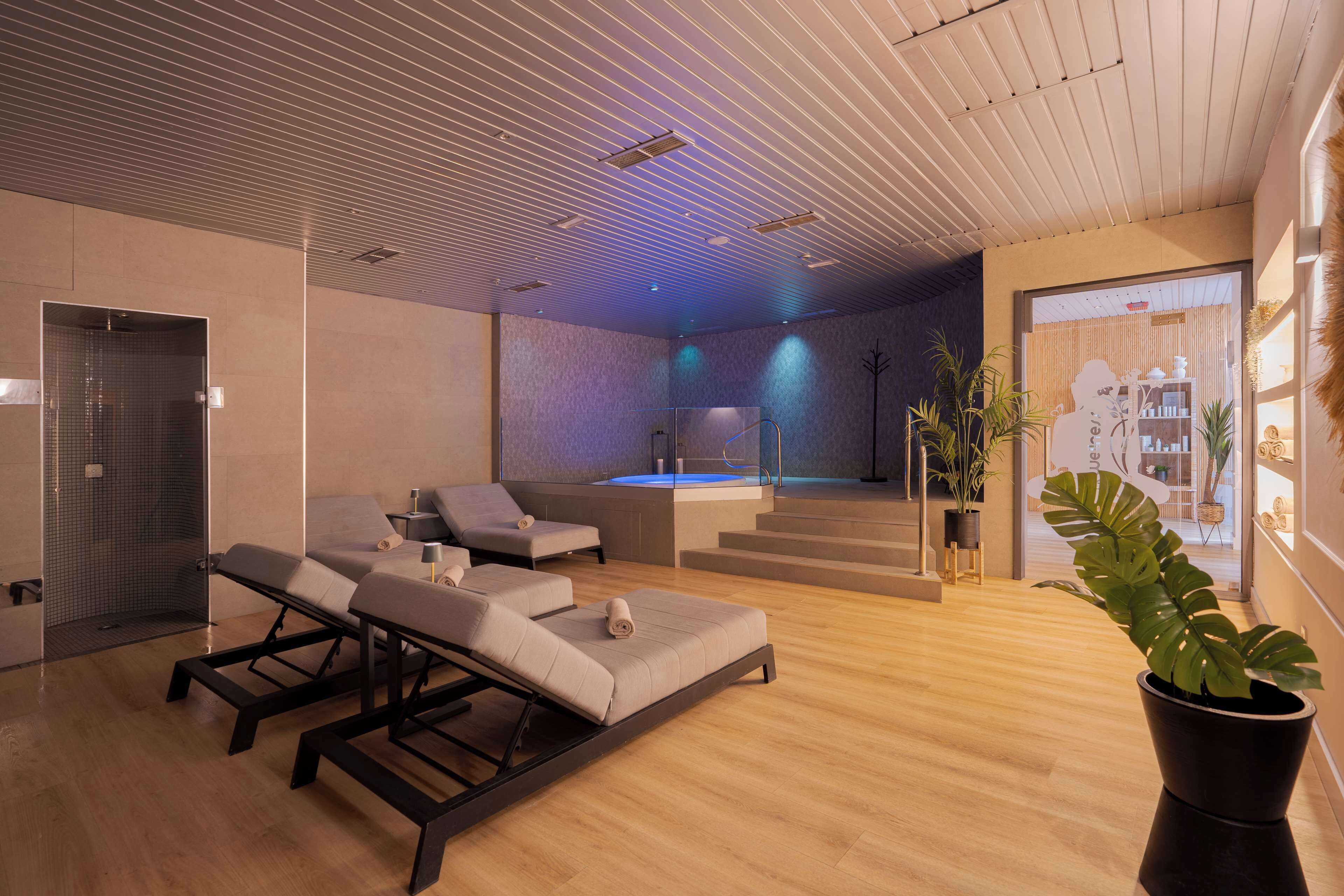 sauna, hot tub, steam room, body treatments, hydrotherapy, aromatherapy