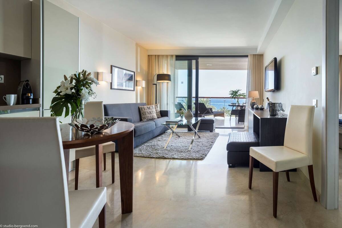 Premium bedding, minibar, in-room safe, desk