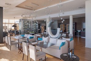 2 restaurants; breakfast, lunch, and dinner served - Radisson Blu Resort, Gran Canaria (Mogan)